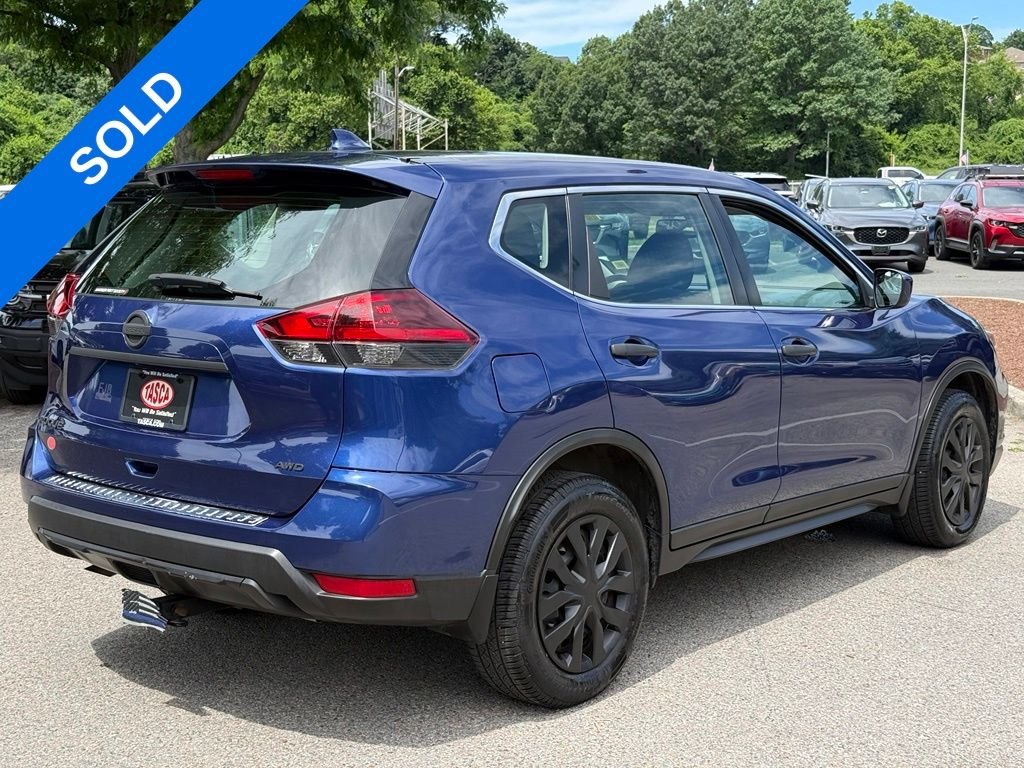 Used 2018 Caspian Blue Nissan S image 10