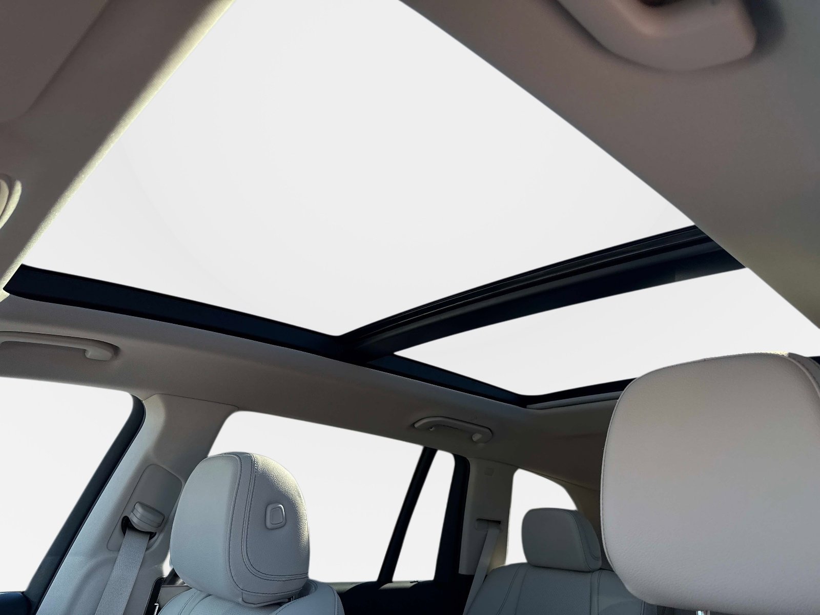 New 2026 Polar White Mercedes-Benz 450 4MATIC® SUV image 25