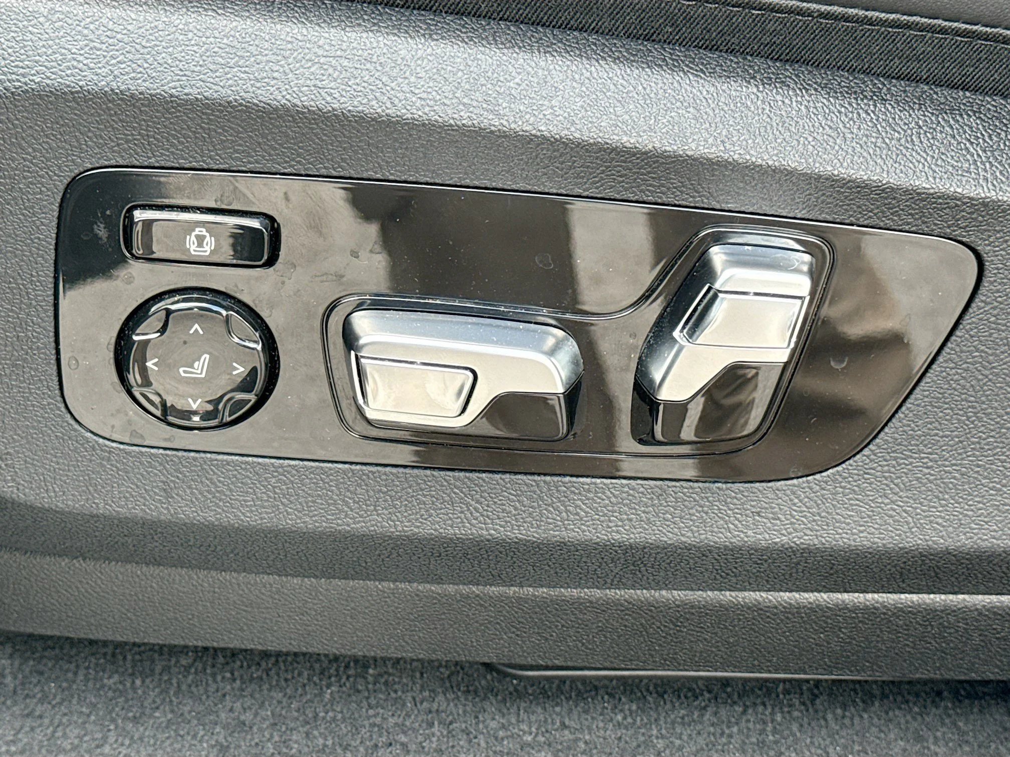 Used 2026 Black Sapphire Metallic BMW xDrive40i image 27