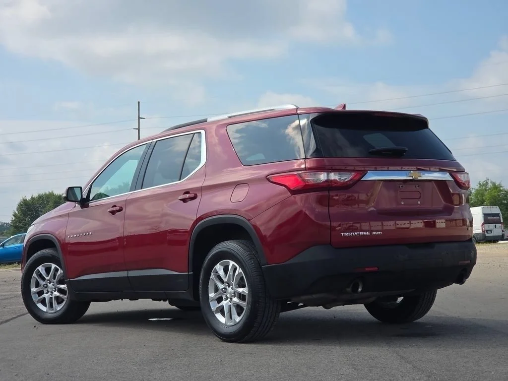 Used 2018 Cajun Red Tintcoat Chevrolet LT image 21
