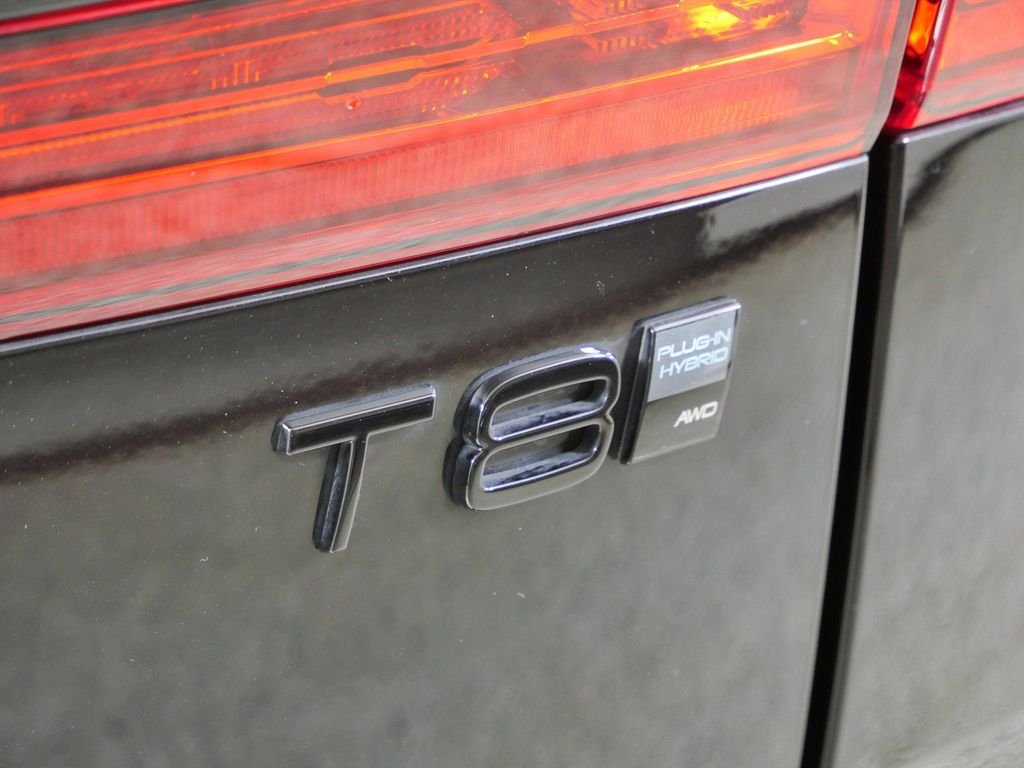 Used 2025 Black Volvo T8 Ultra Black Edition image 13
