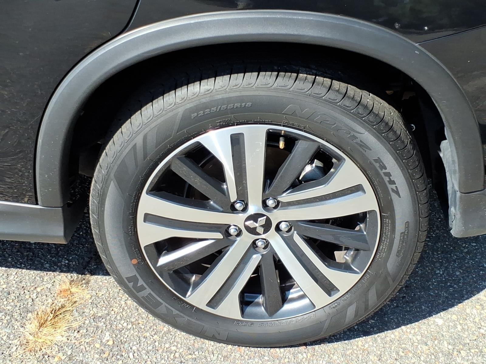 Used 2025  MITSUBISHI  image 5