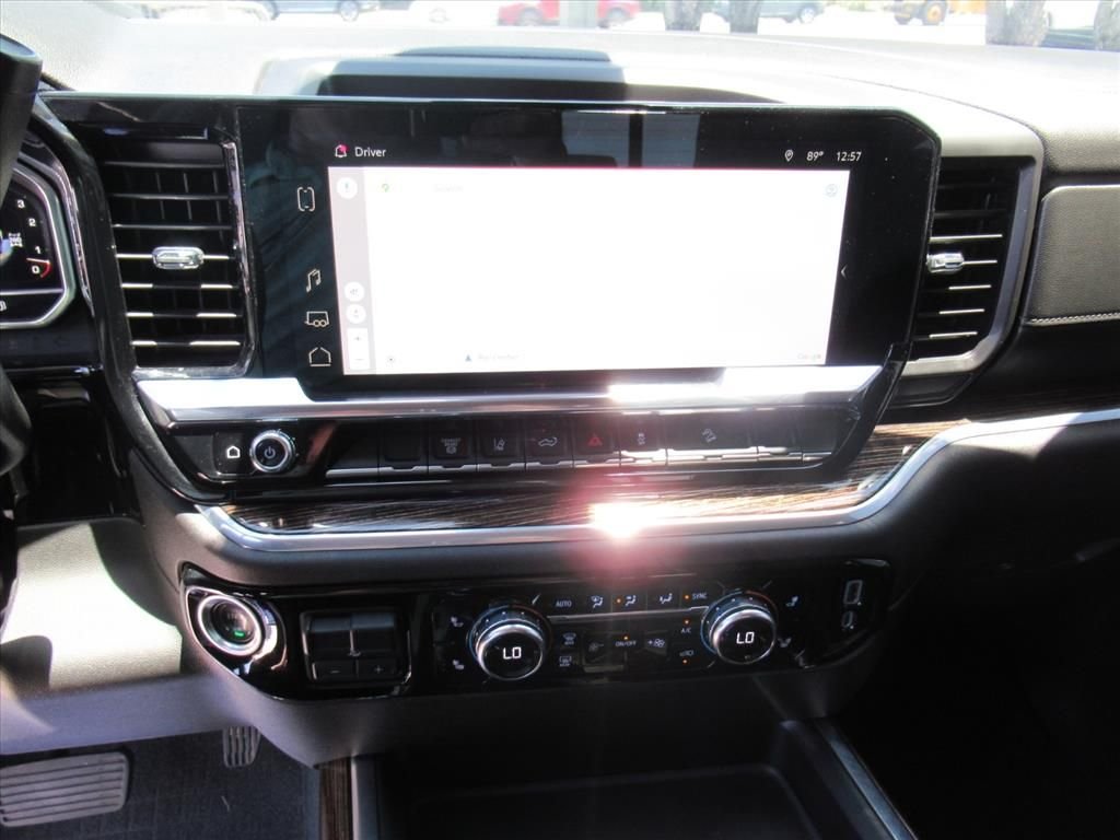 Used 2025 White GMC SLE image 25