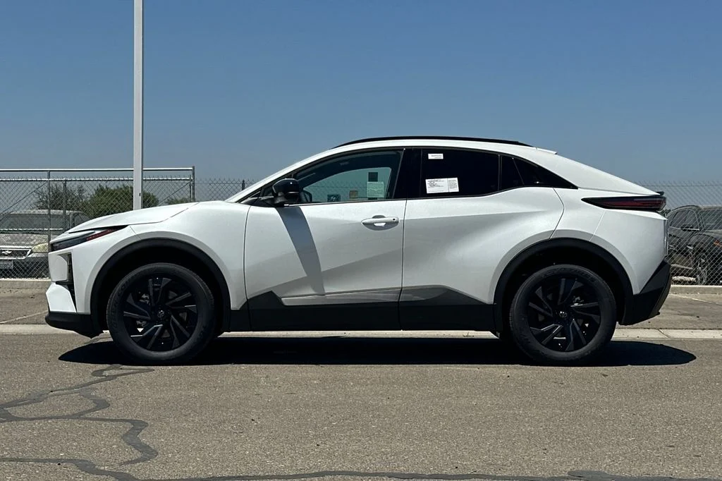 New 2026 Wind Chill Pearl Toyota SE image 7