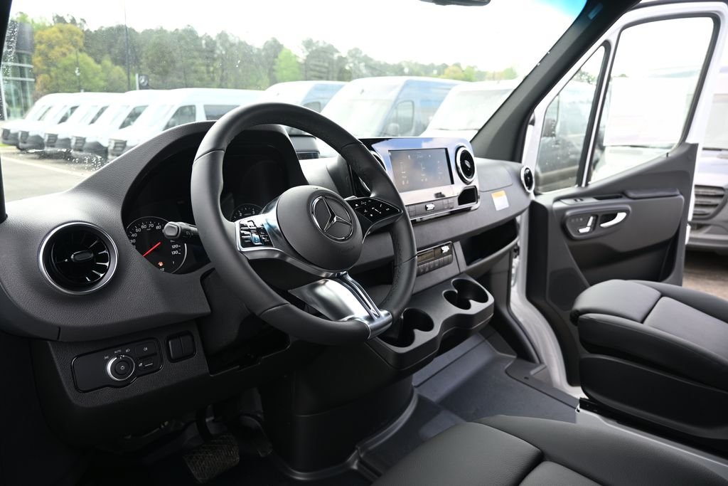 Used 2026 Arctic White Mercedes-Benz Cargo 170 WB image 6