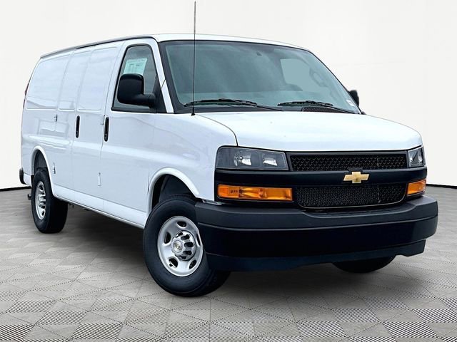 2026 Chevrolet Express 2500 Work Van HD's photo