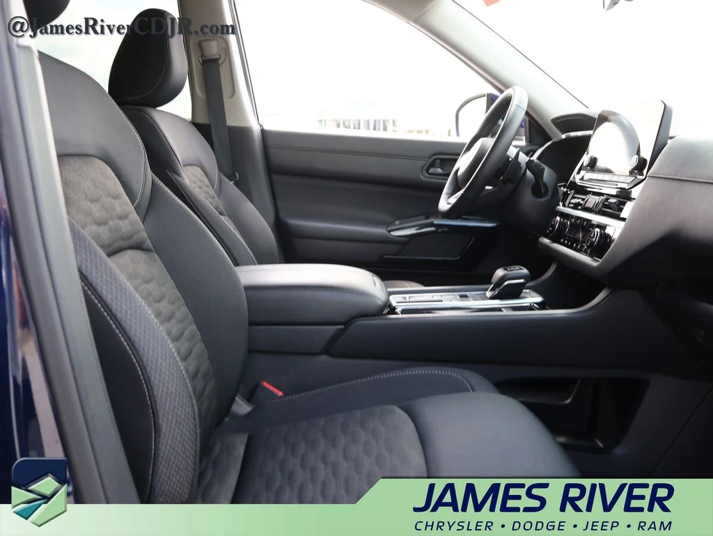 Used 2025 Blue Nissan SV image 9