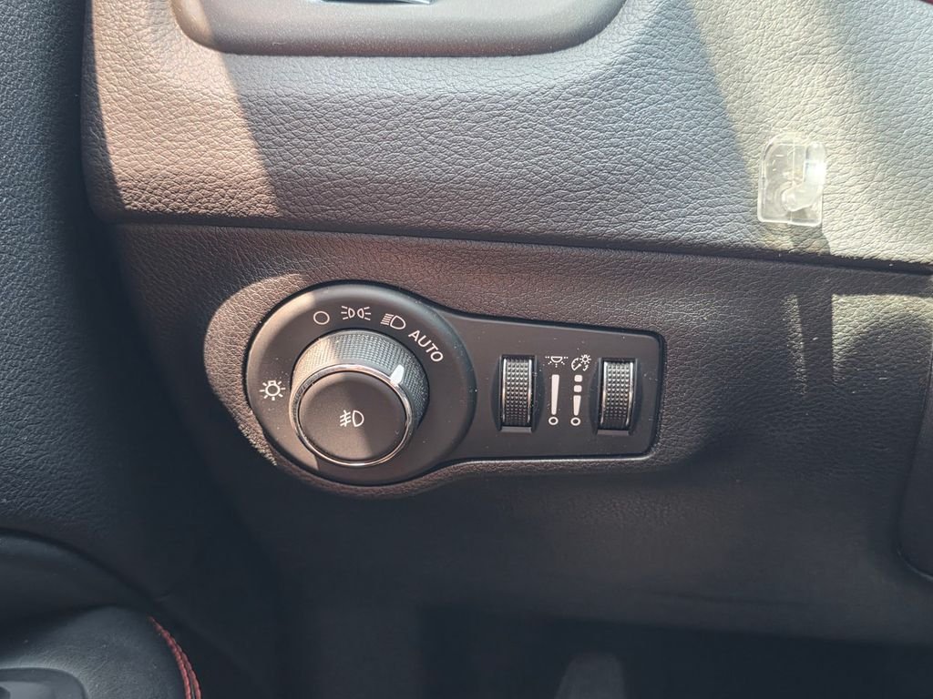 Certified Used 2020 White Jeep Trailhawk image 33