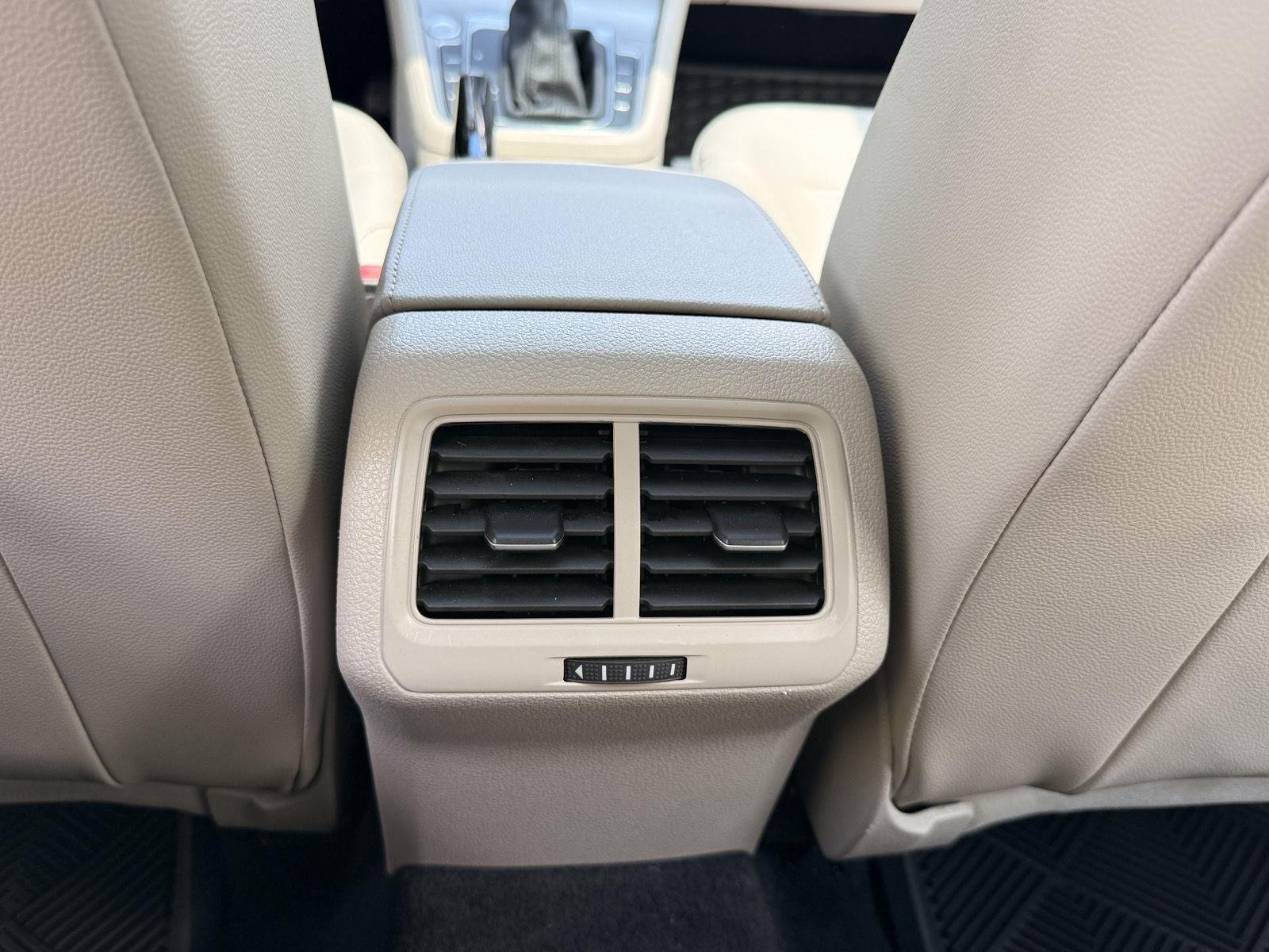 Used 2017 Pure White Volkswagen SE image 22