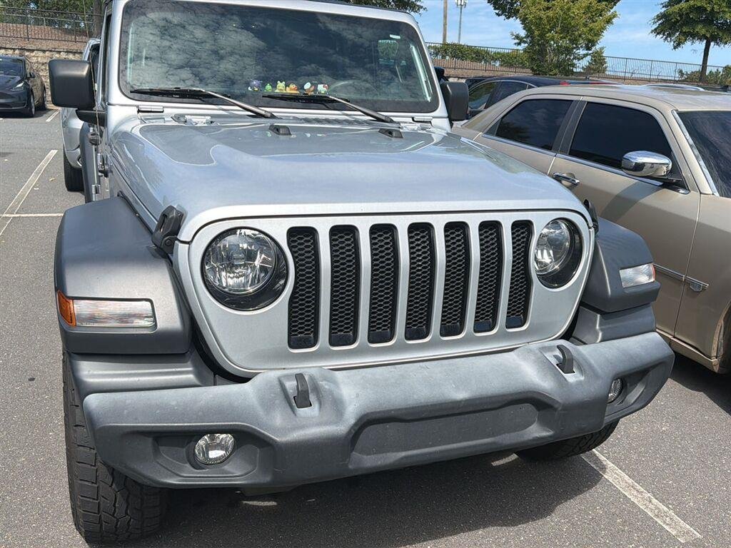 Used 2023 Silver Zynith Clearcoat Jeep Sport Altitude image 2