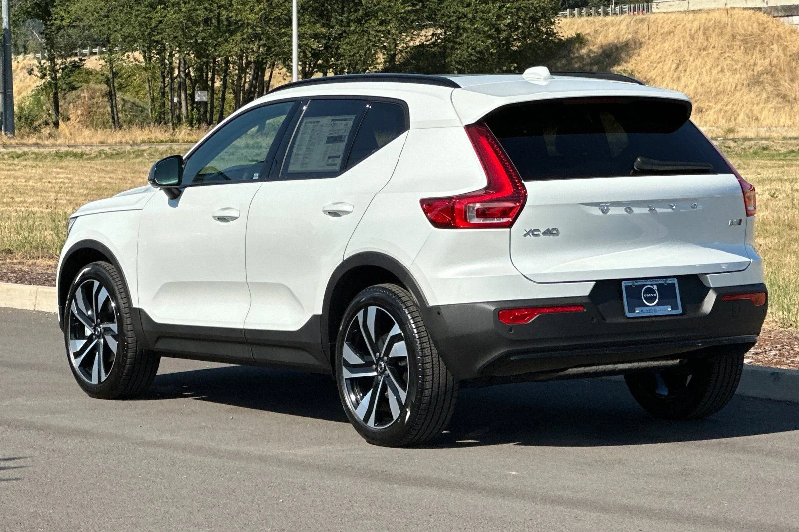 New 2026 Crystal White Volvo Plus image 5
