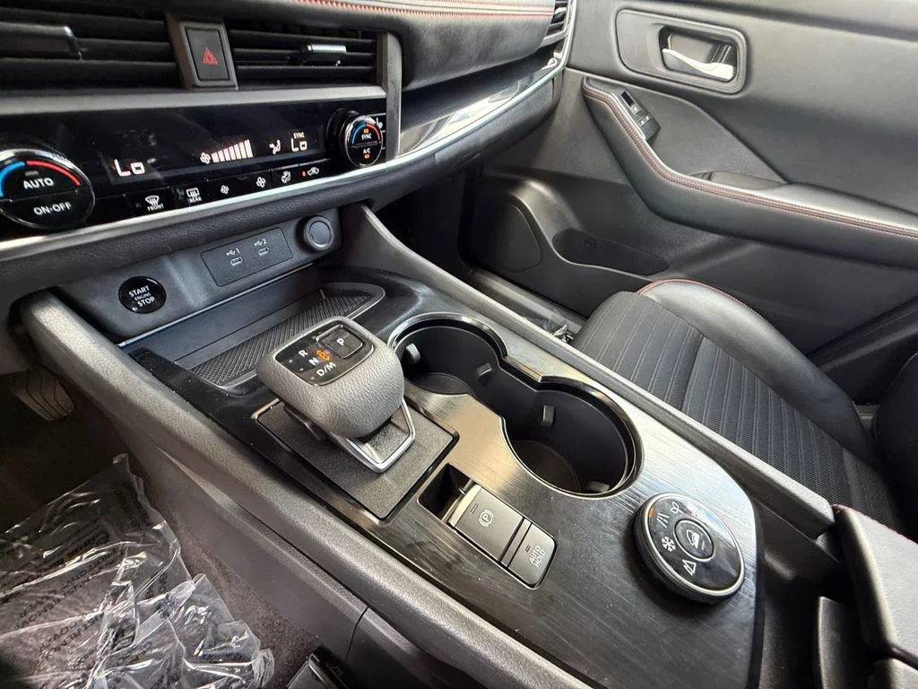 Used 2025 White Nissan Rock Creek image 22