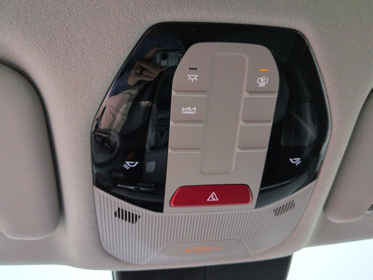 New 2027 Interstellar Gray Kia Wind image 22