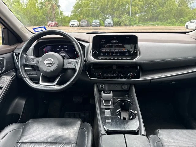 Used 2022 Black Nissan Platinum image 13