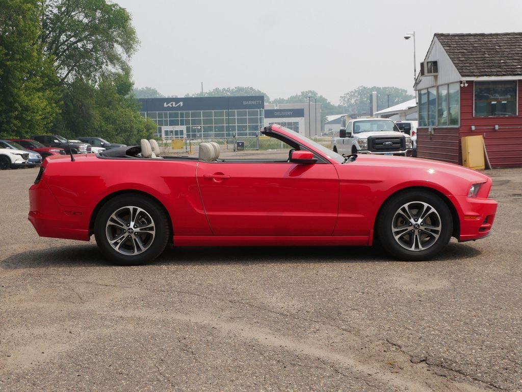 Used 2014 Red Ford V6 Premium image 2