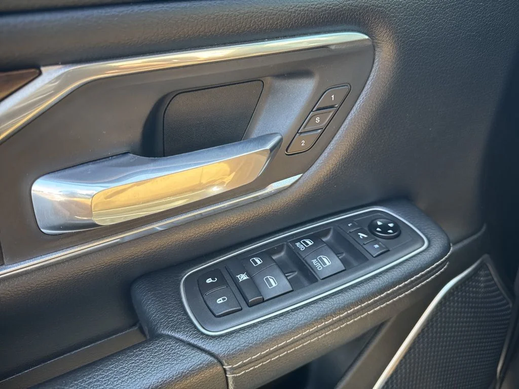 Used 2021 Silver Ram Laramie image 27