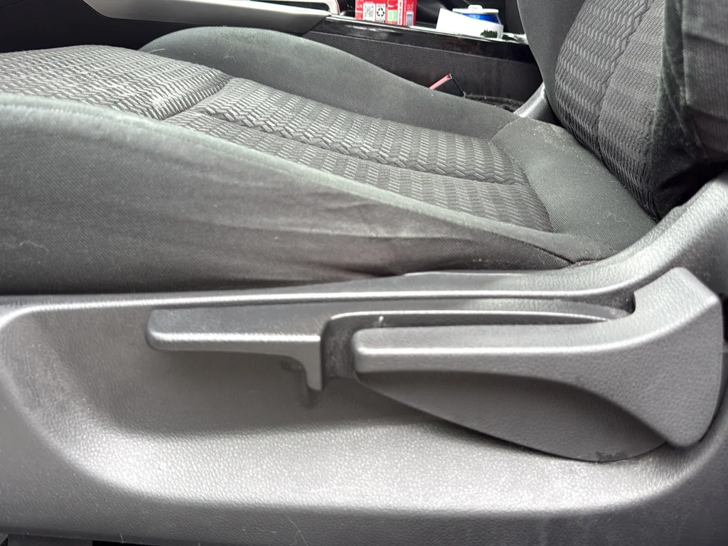 Used 2020  Mitsubishi LE image 14