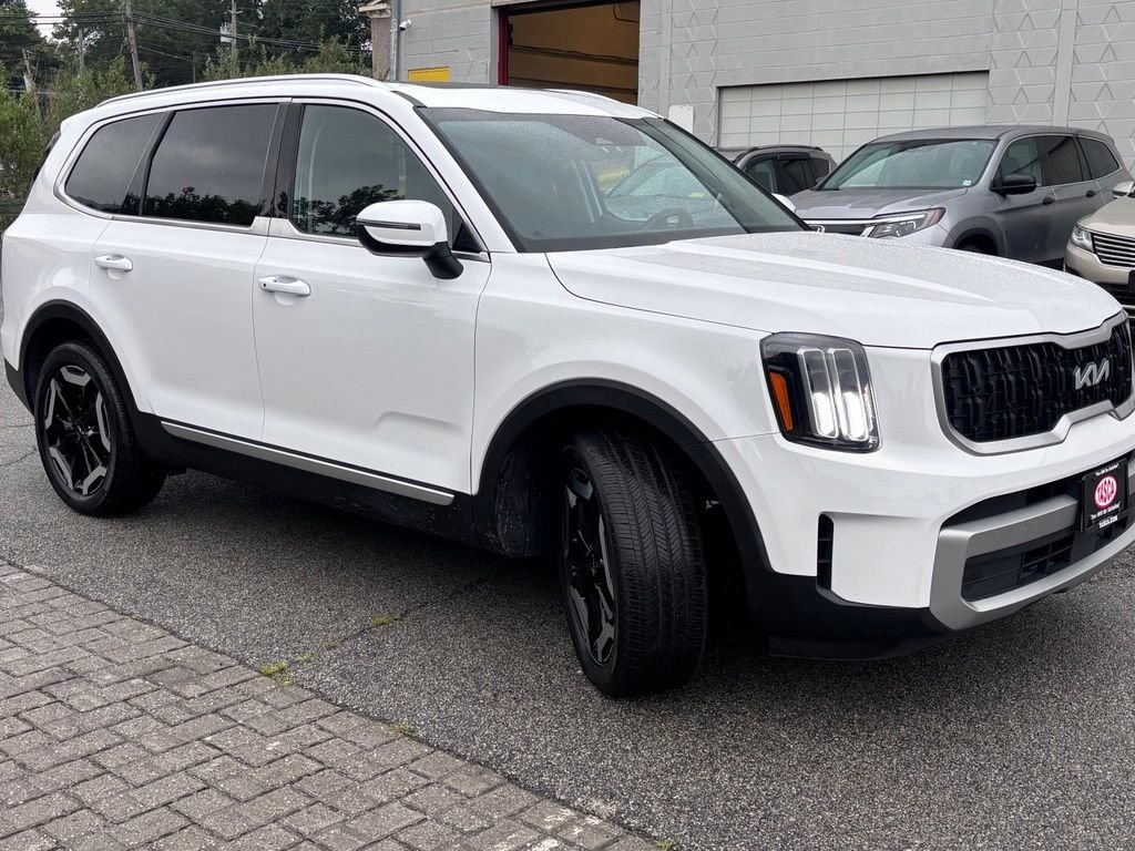 Used 2023 White Kia EX image 10