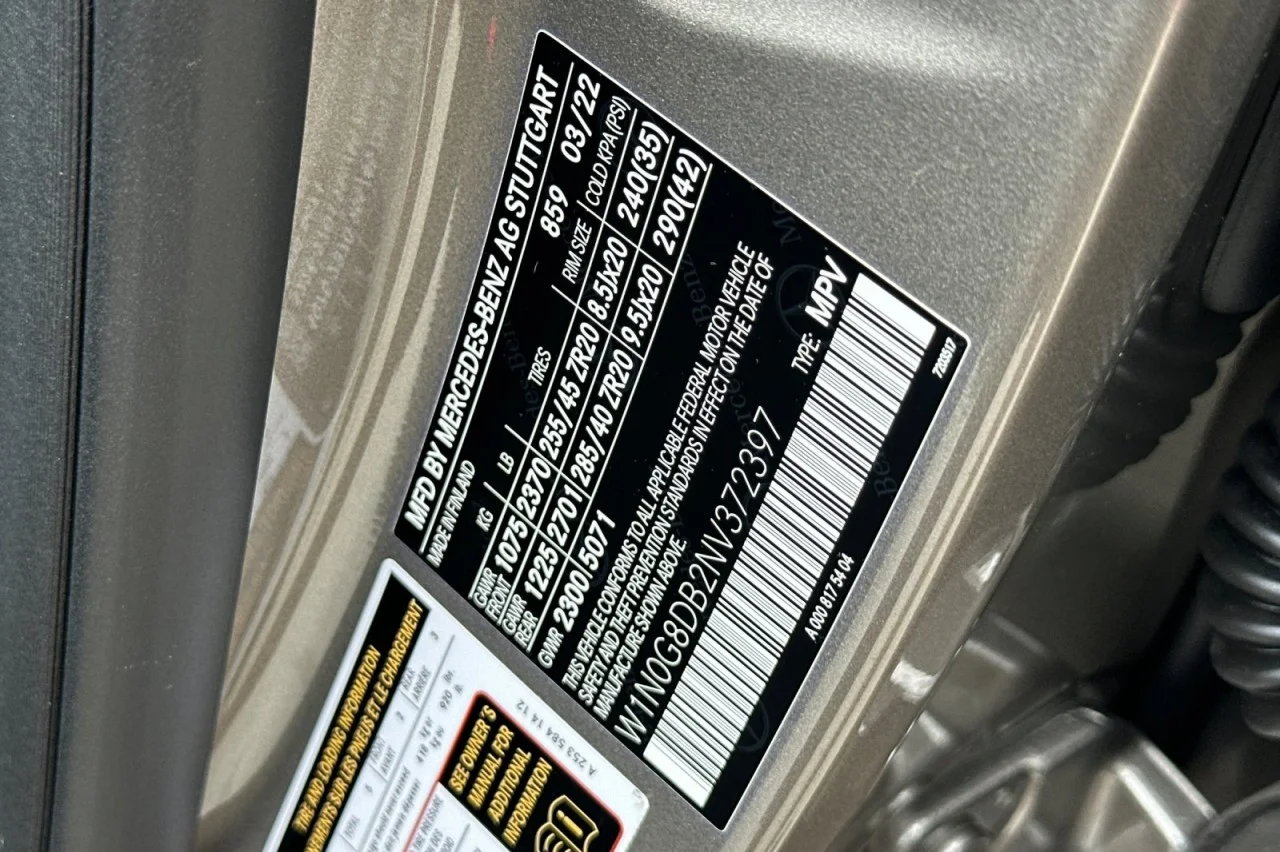 Used 2022 Mojave Silver Metallic Mercedes-Benz GLC 300 image 28