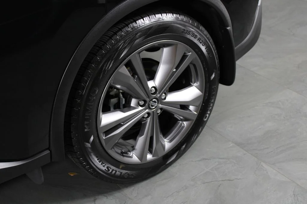 Certified Used 2020 Black Nissan Platinum image 13