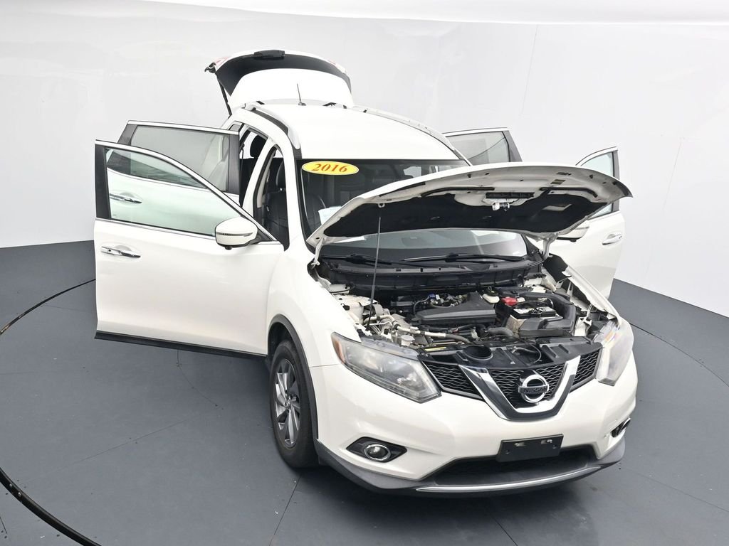 Used 2016 White Nissan SL image 40