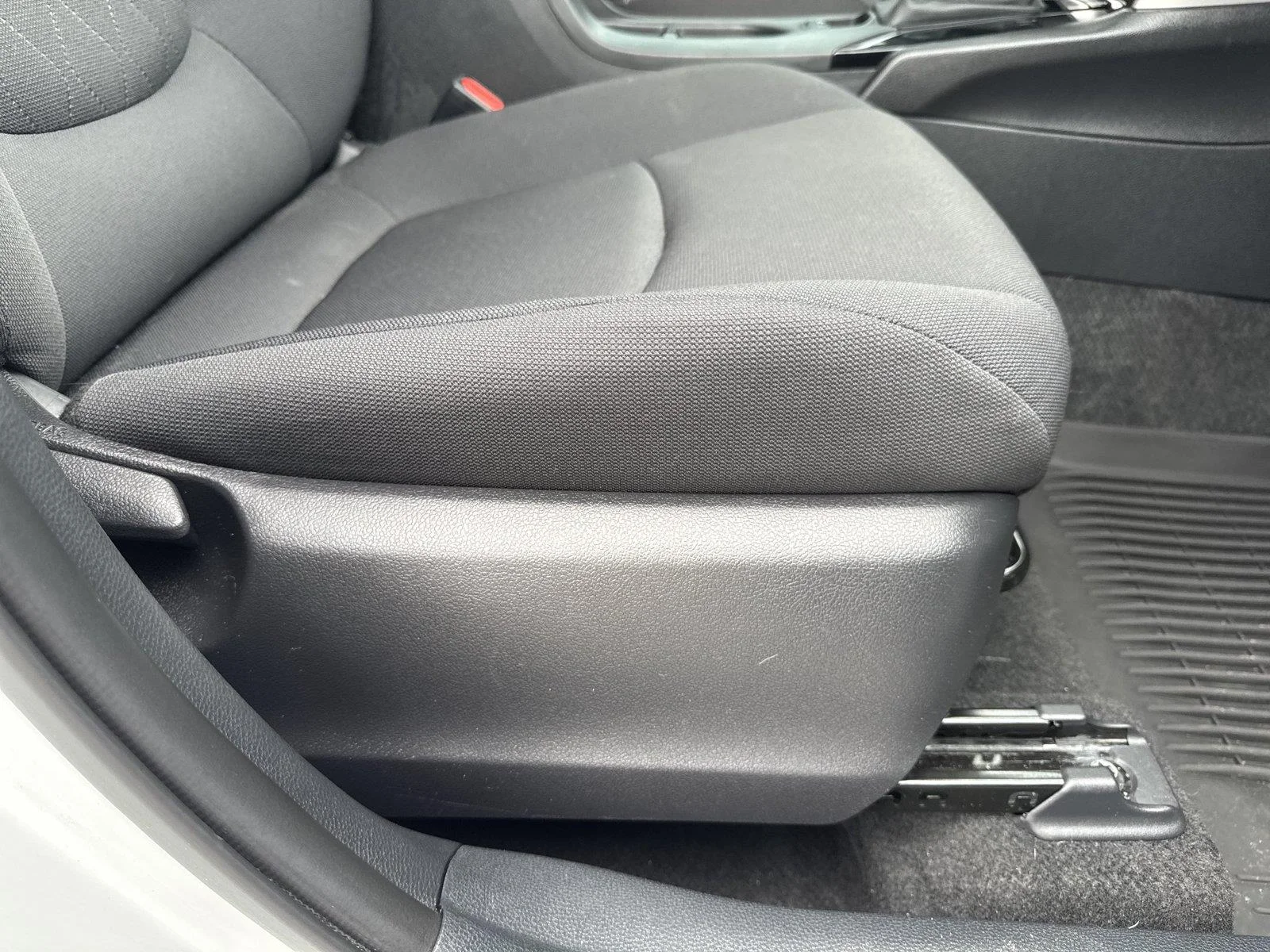 Used 2024 Wind Chill Pearl Toyota LE image 28