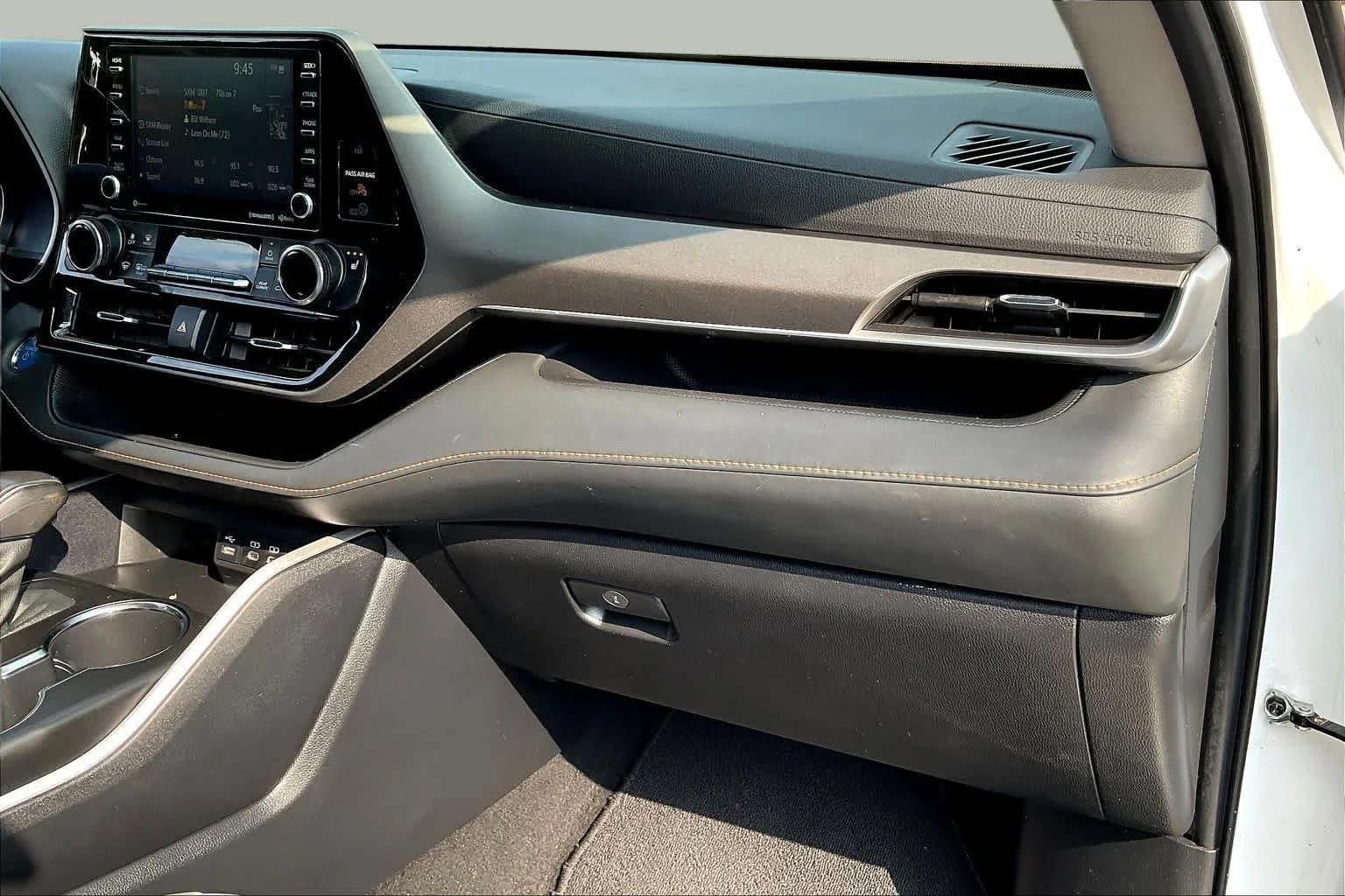 Used 2022 Wind Chill Pearl Toyota Hybrid Bronze Edition image 19