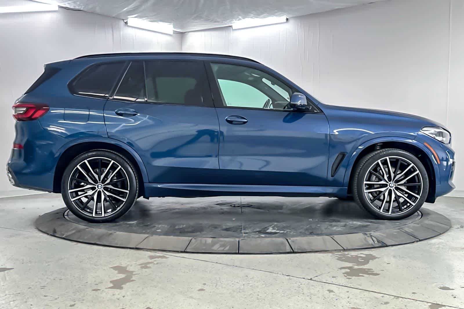 Used 2023 Phytonic Blue Metallic BMW xDrive40i image 8
