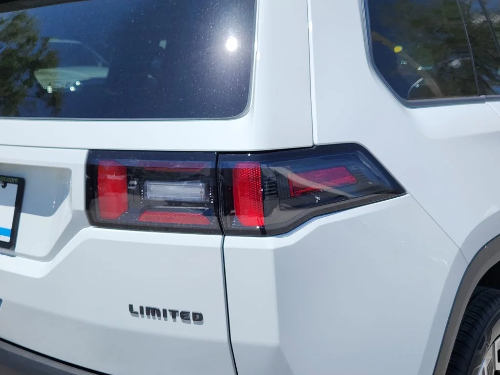 New 2026 Bright White Clear-Coat Exterior Paint Jeep Limited image 8