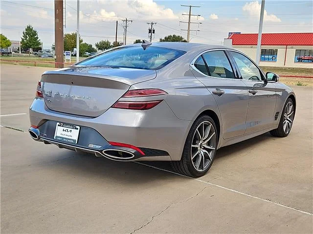 Used 2025 Savile Silver Genesis 2.5T Rear-Wheel Drive image 2