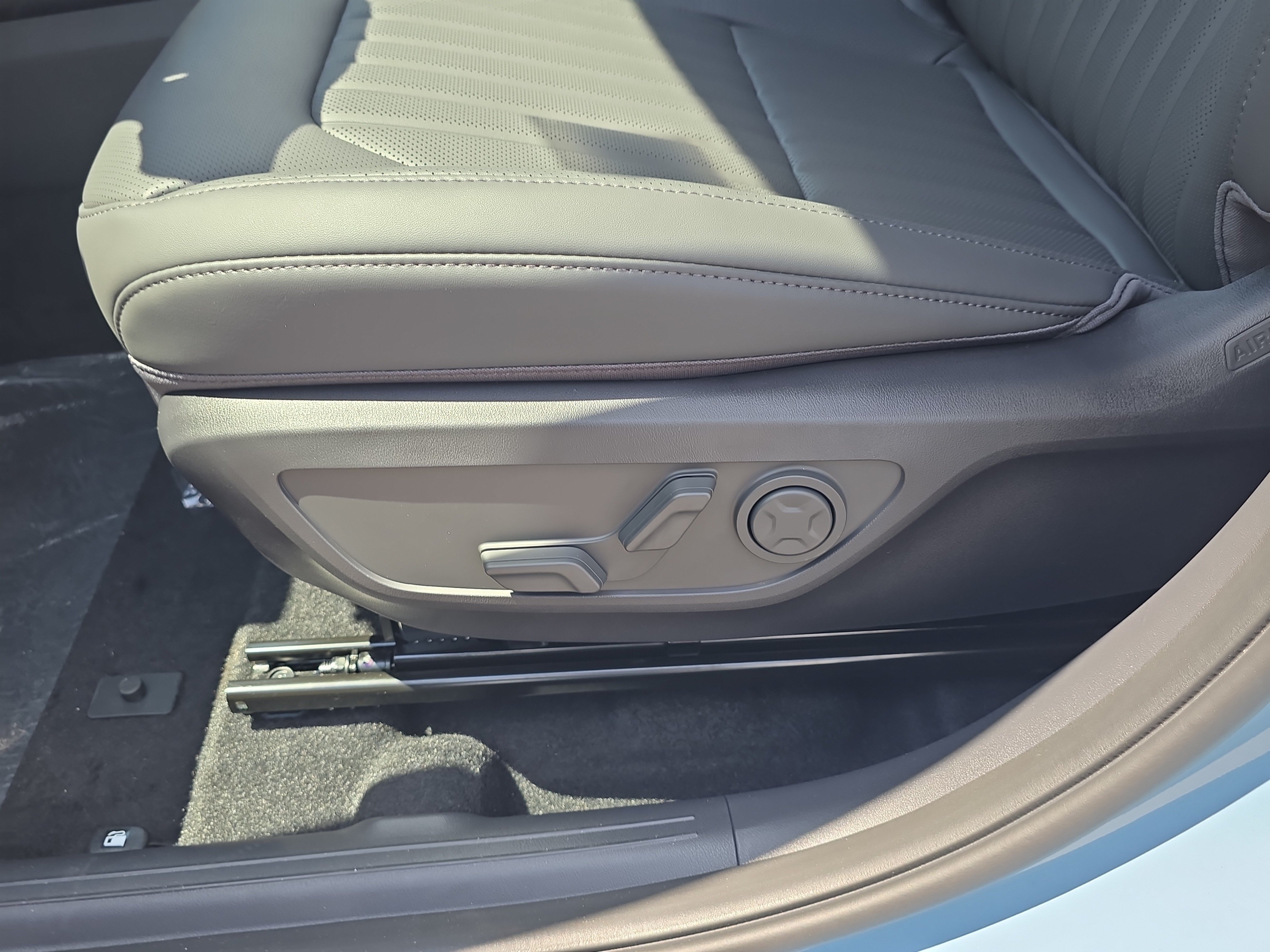 New 2027 Frost Blue / Black Roof Kia X-Line S image 20