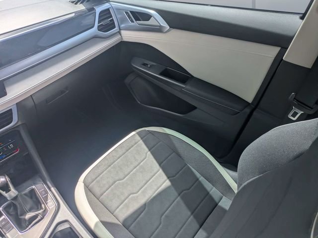 Used 2025 Gray Volkswagen 1.5T SE image 17