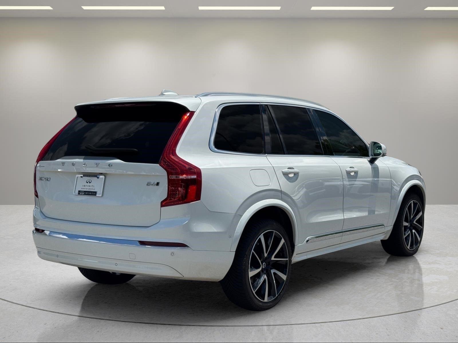 Used 2024 Crystal White Metallic Volvo Ultimate Bright Theme image 5