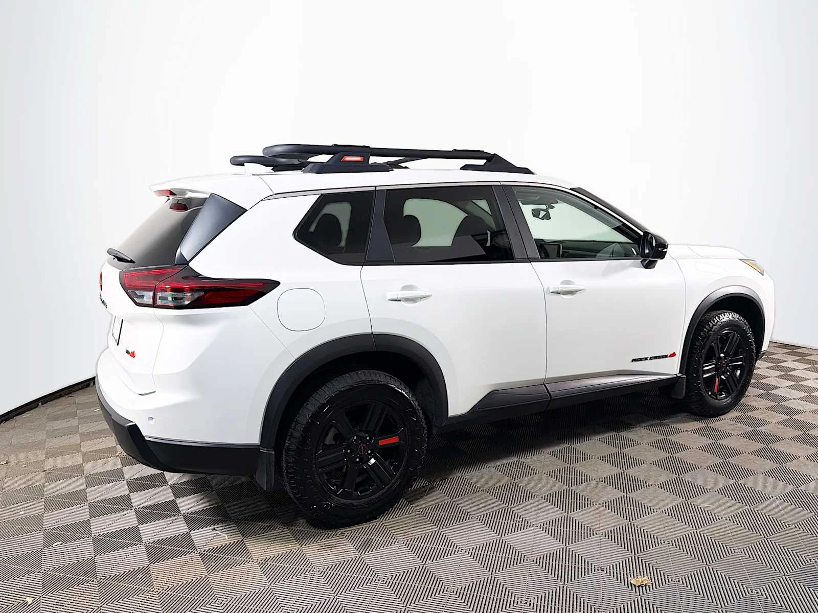 Certified Used 2025 Everest White Pearl Nissan Rock Creek image 4