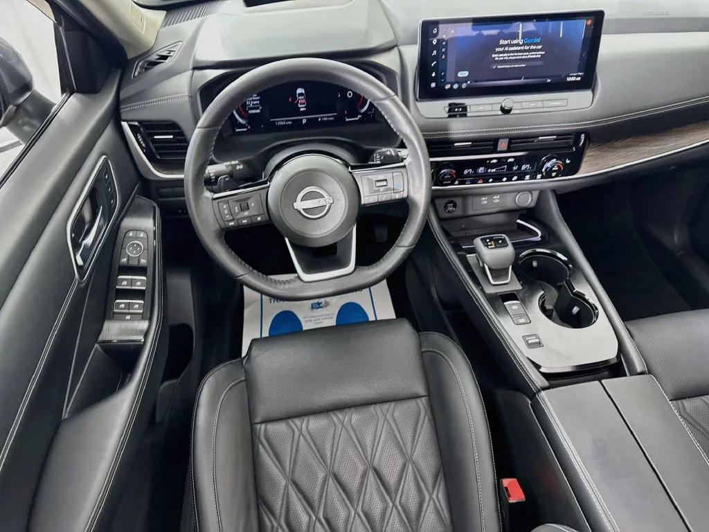 Used 2024 Gray Nissan Platinum image 28