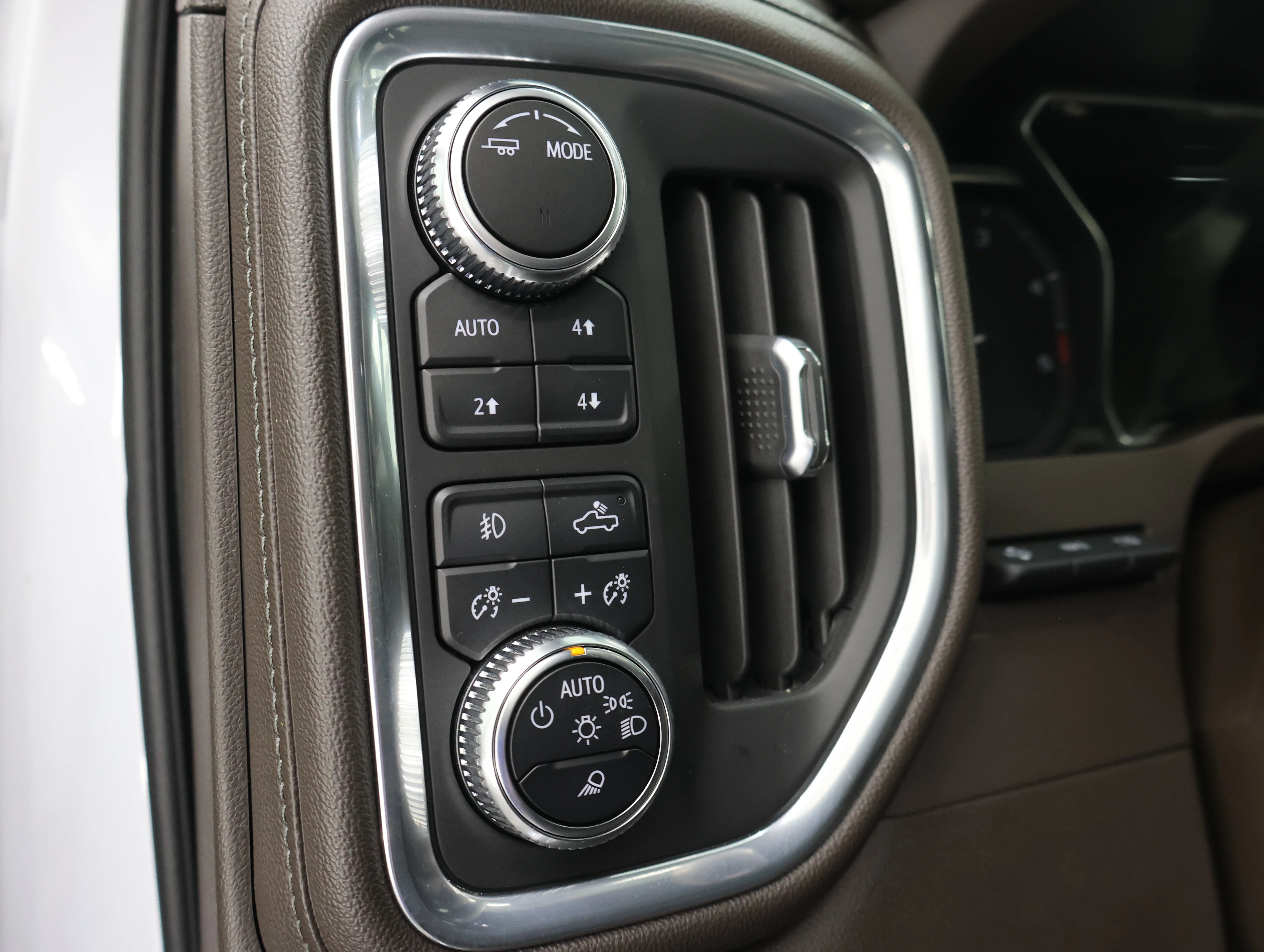 Used 2022 White Frost Tricoat GMC Denali image 54