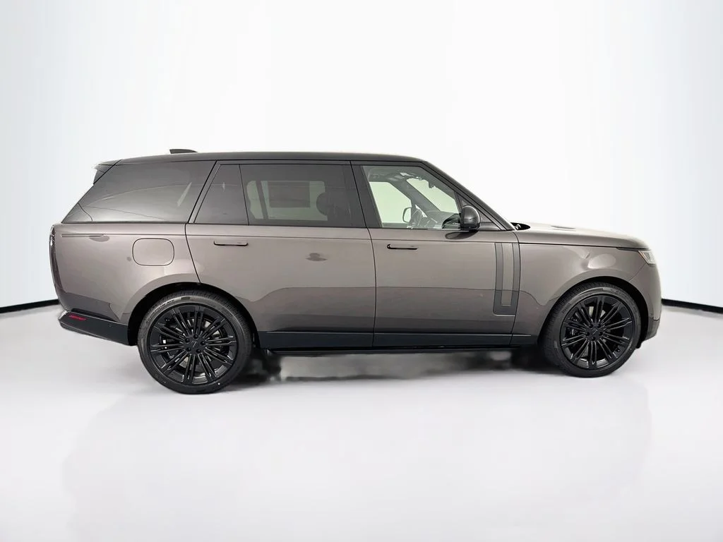 New 2026 Charente Grey Land Rover SE image 4