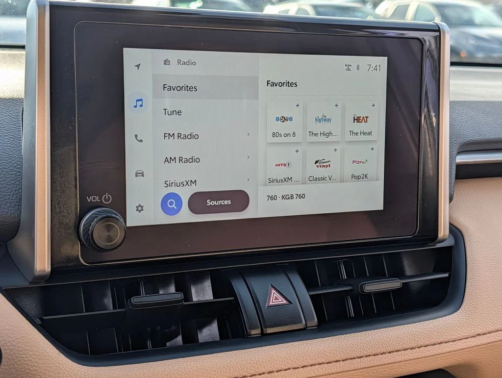 2025 Toyota RAV4 XLE - Photo 21