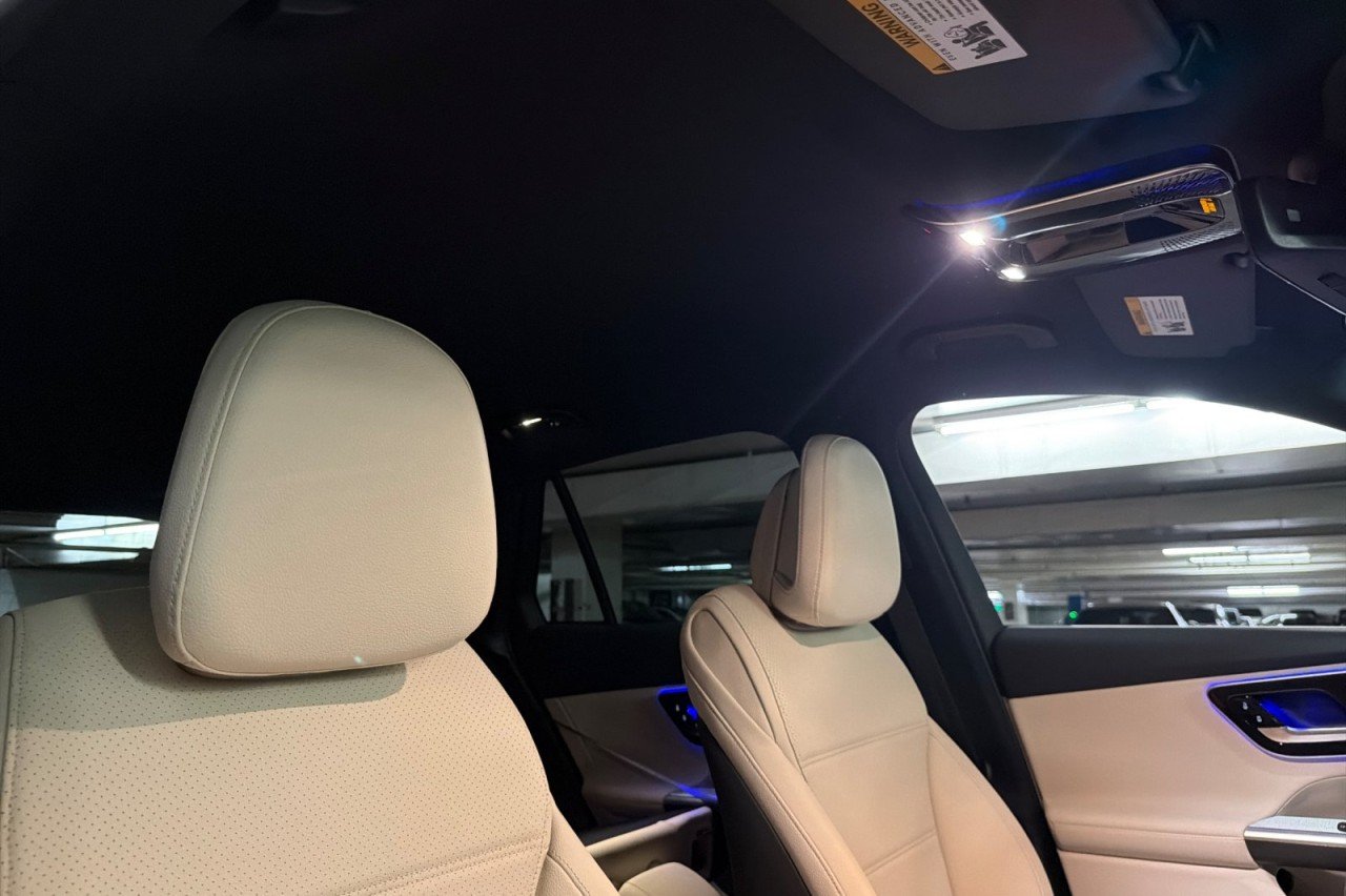 New 2026 Polar White Mercedes-Benz GLC 300 SUV image 16