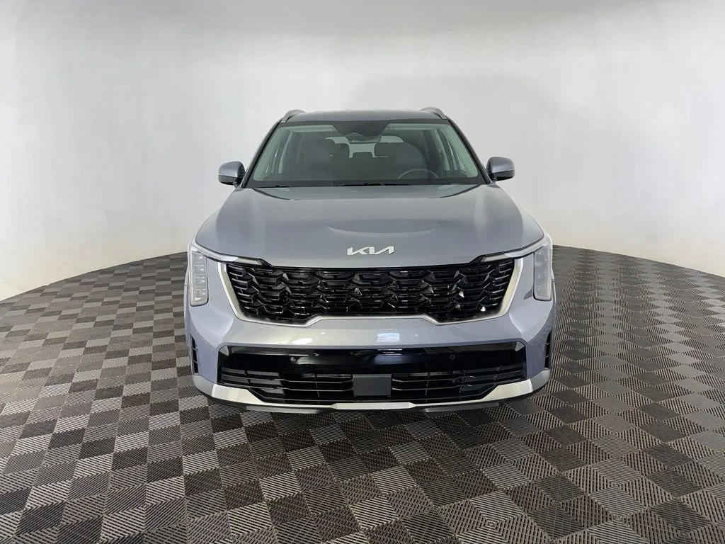 Used 2025 Silver Kia S image 2
