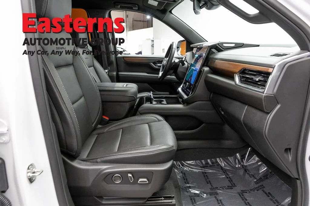 Used 2025 White GMC Denali image 27