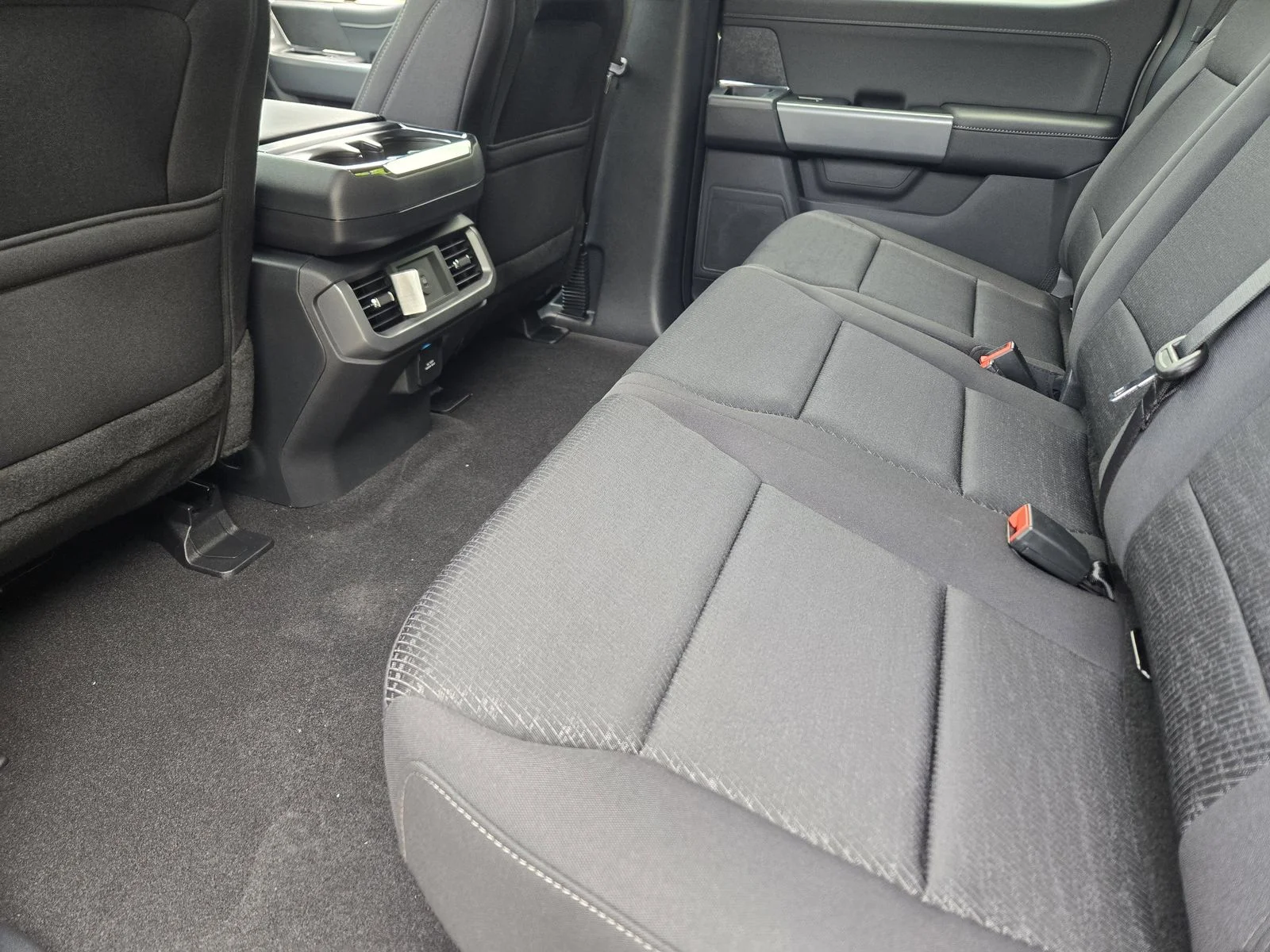 New 2026 Carbonized Gray Metallic Ford XLT image 19