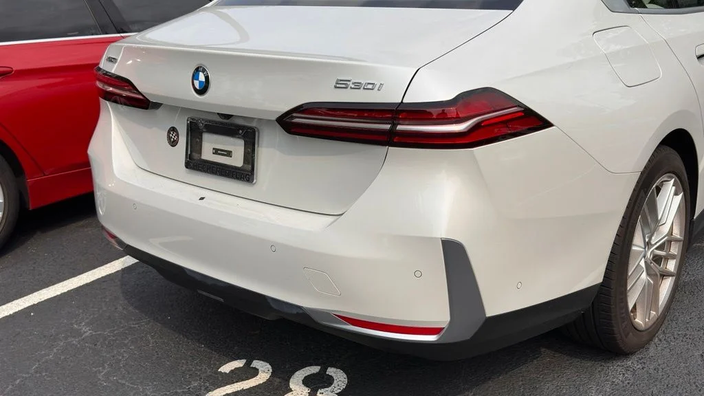 Used 2024 Mineral White Metallic BMW 530i xDrive image 9