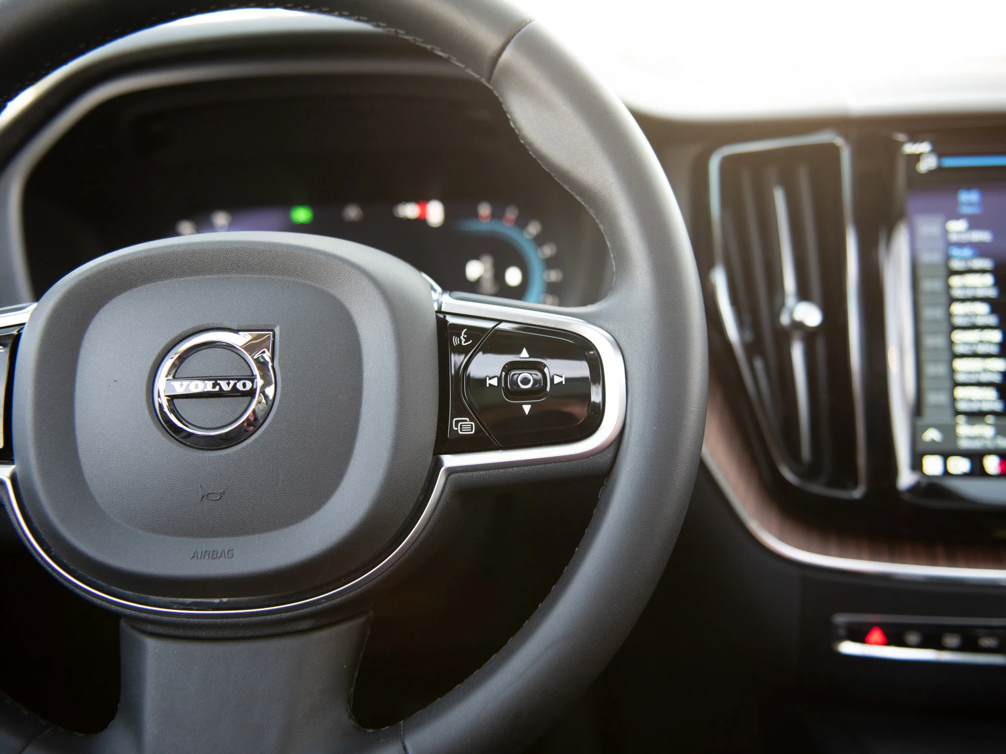Certified Used 2023 Silver Volvo Plus Bright Theme * No Accidens | Heated Seats | Panoramic Roof | Apple CarPlay image 24