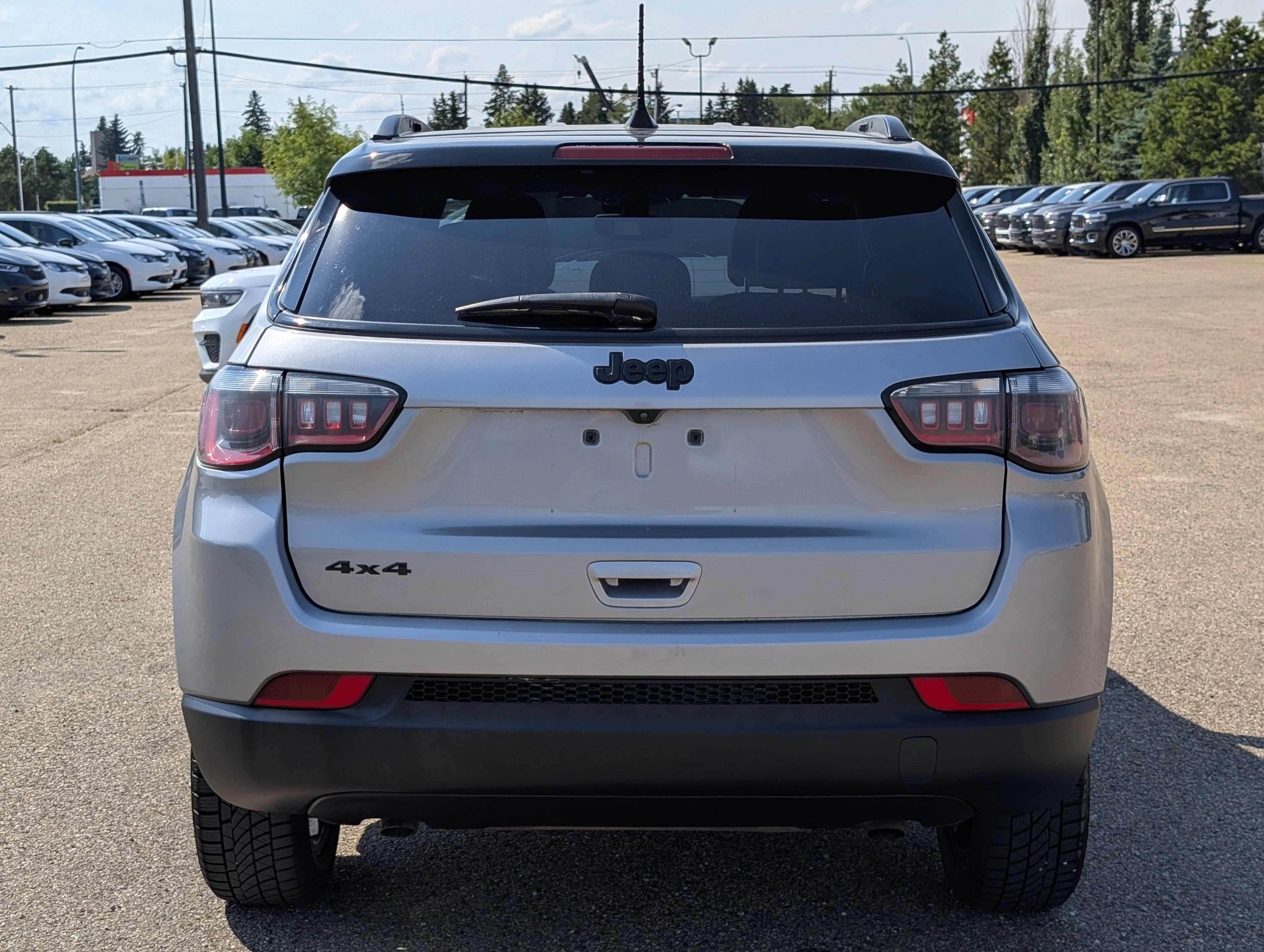 Used 2024 Silver Jeep Altitude image 5