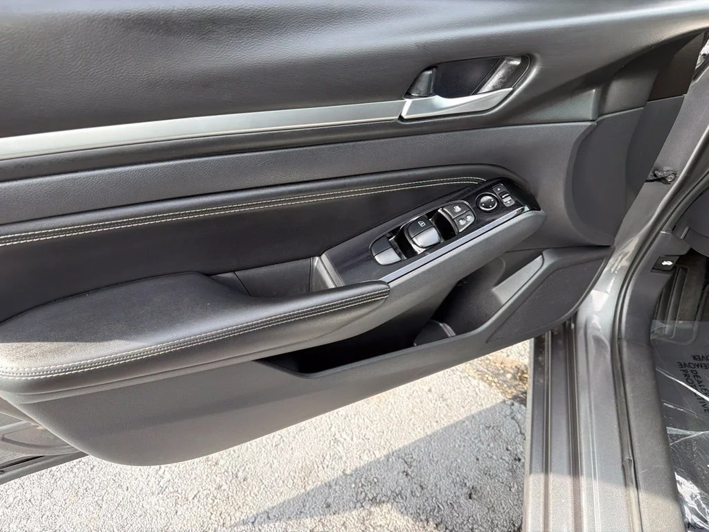 Used 2023 Gray Nissan 2.5 SV image 9