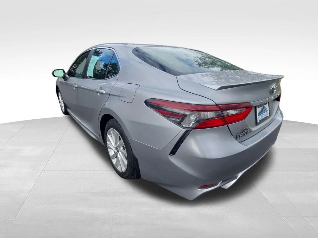 Used 2024  Toyota SE Nightshade image 13