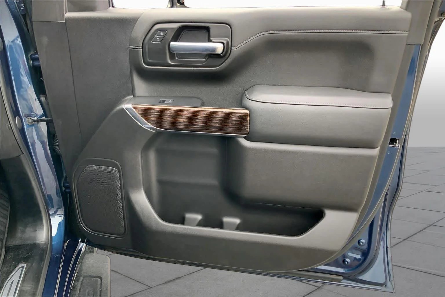 Used 2021 Pacific Blue Metallic GMC Elevation image 21