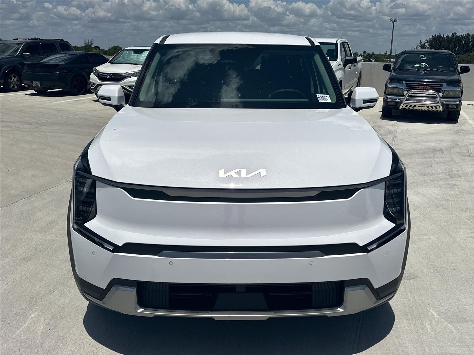 New 2026 Glacial White Pearl KIA LIGHT image 2