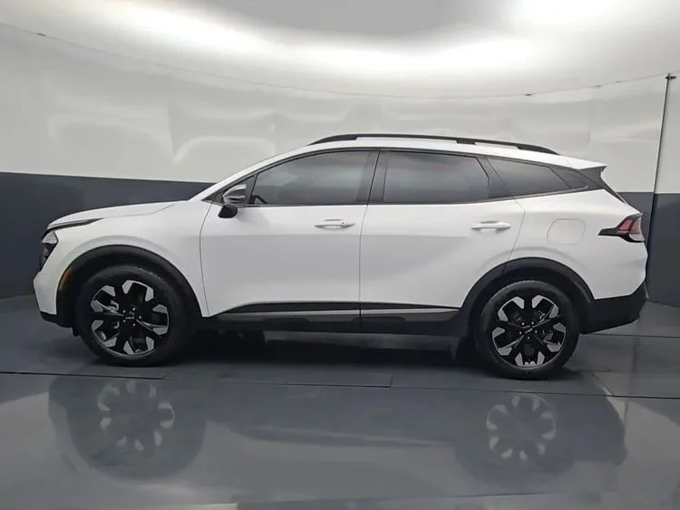 Used 2023 White Kia X-Line Sport Utility 4D image 10